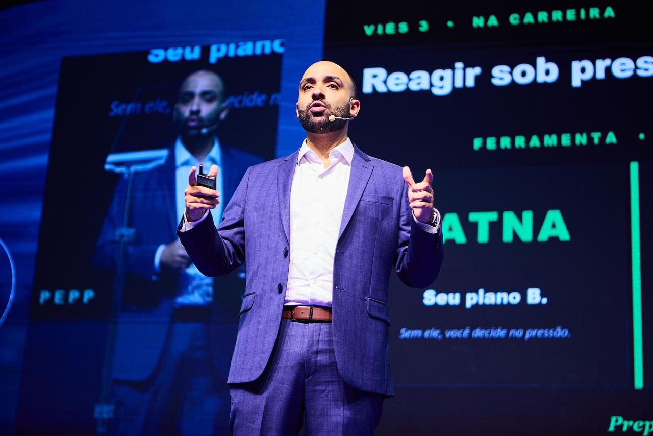 Pedro Araujo apresentando o método em convenção corporativa